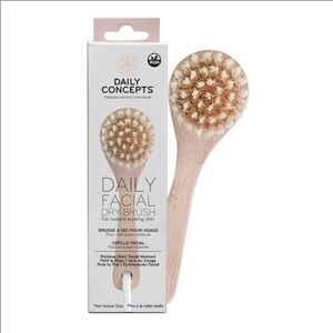 Daily concepts Dry Face Brush BNIB